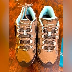 New with tags Bearpaw Olympus hiking shoe